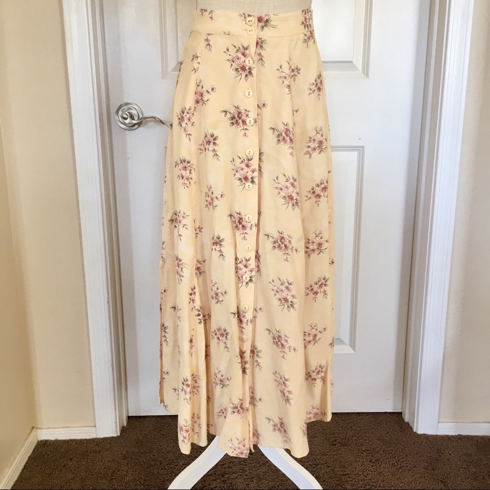 Vintage Floral Skirt! 🌼🌸